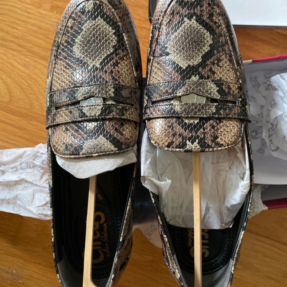 Shoes - Picture 2 of 4